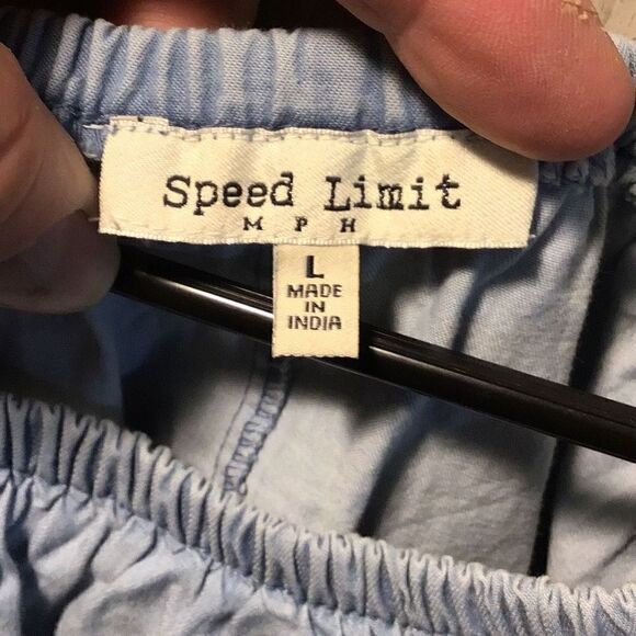 Blouse by speed limit off shoulder size large - Picture 5 of 5